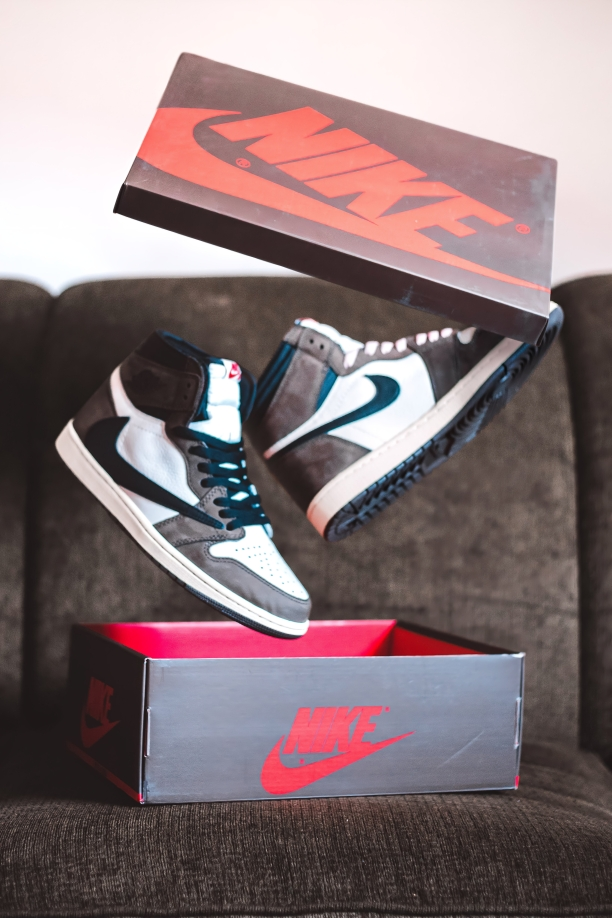 SNEAKERS